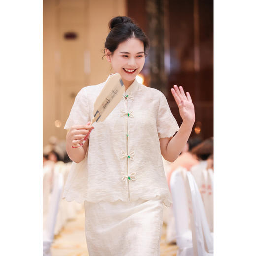 【抖音专属】套装（中式开衫23710321+半裙23706322-凝脂D483） 商品图0