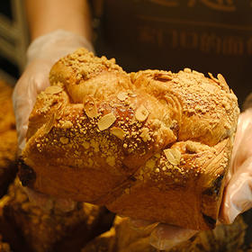 现烤面包—丹麦奶油红豆吐司