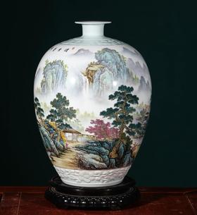 粉彩烟云叠峰赏瓶