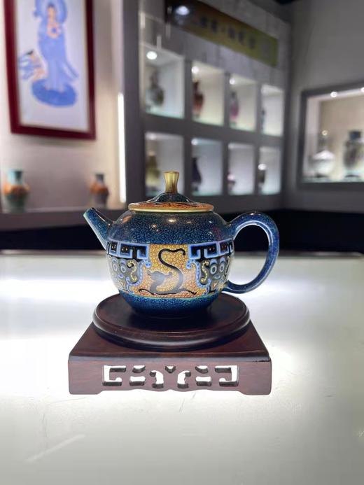 素炉钧粉彩汉龙饕餮纹壶 商品图0