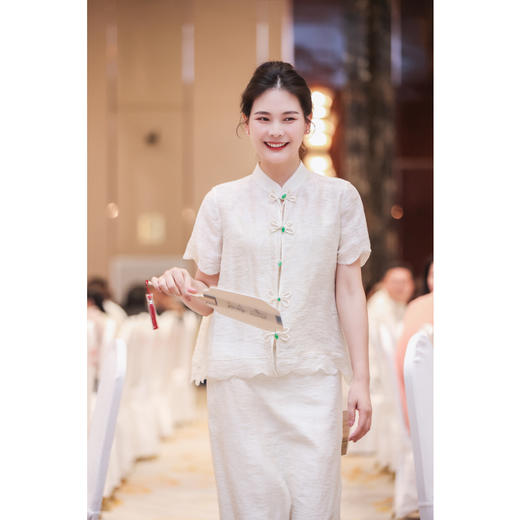 【抖音专属】套装（中式开衫23710321+半裙23706322-凝脂D483） 商品图1