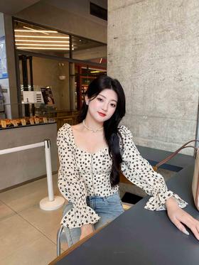 优雅如这件波点衬衫，简单、高级