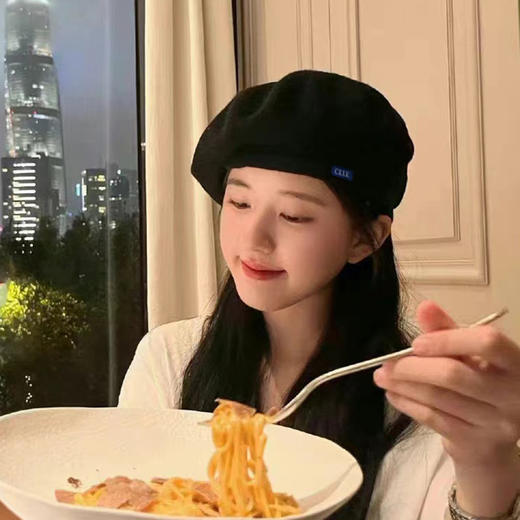 【赵露思同款贝雷帽】秋冬显脸小字母蓓蕾帽，时尚百搭画家帽 商品图1