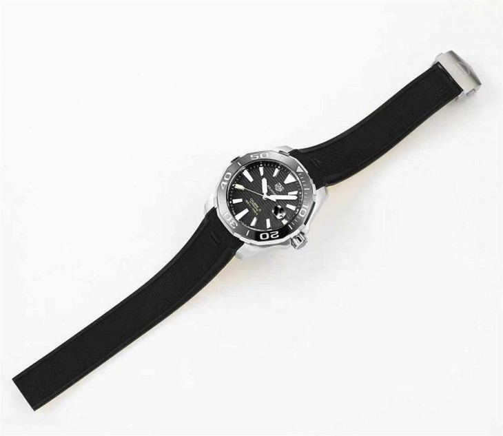 V6厂泰格豪雅竟潜300男士机械43mm腕表评测