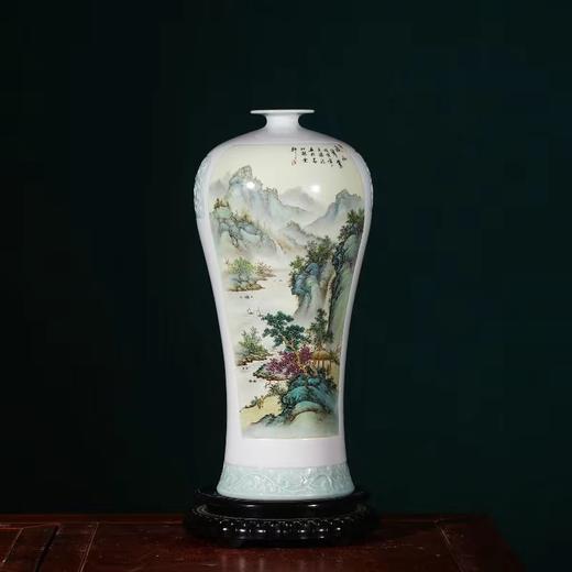 粉彩遥山耸翠梅瓶 商品图0