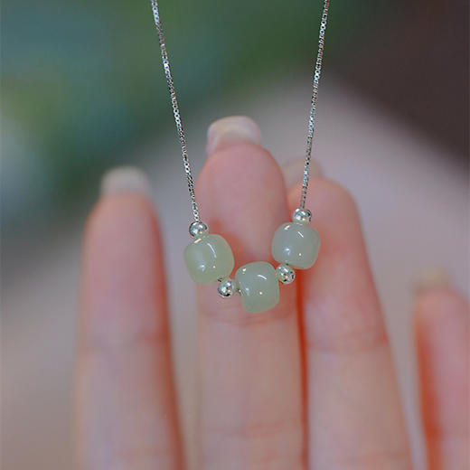 【送黑色礼盒】韩版韩式轻奢小众设计感，田玉项链女神器。转运珠锁骨链，Ins冷淡风劲链现货。潮流时尚，送闺蜜送女朋友甄选！生日礼物七夕情人节礼物！ 商品图0