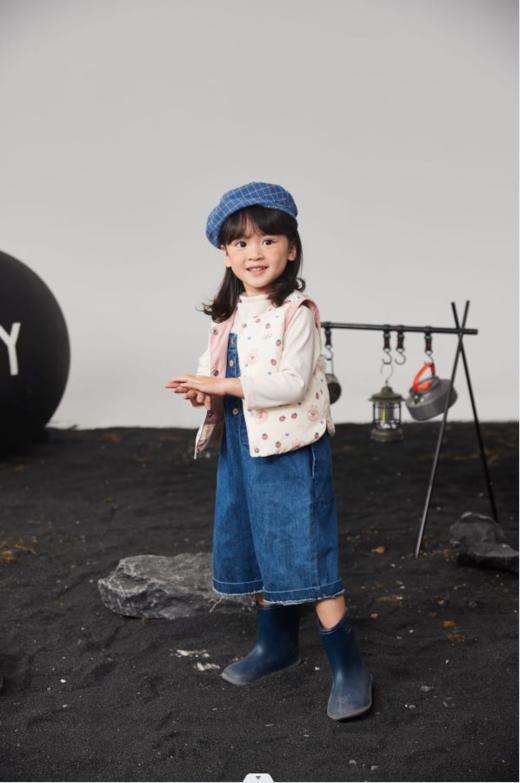 【2023新款】兔兔小布小兔草莓数码印花马甲 商品图1