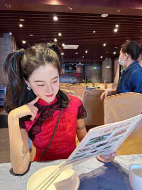 DUO智仙生粉更适合中国宝宝的芭比风格新中式玫红千鸟格蕾丝旗袍