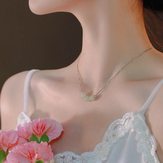 【送黑色礼盒】韩版韩式轻奢小众设计感，田玉项链女神器。转运珠锁骨链，Ins冷淡风劲链现货。潮流时尚，送闺蜜送女朋友甄选！生日礼物七夕情人节礼物！ 商品图1