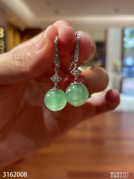 3162008。高冰飘翠珠子耳坠。具体价格微信咨询 商品图0