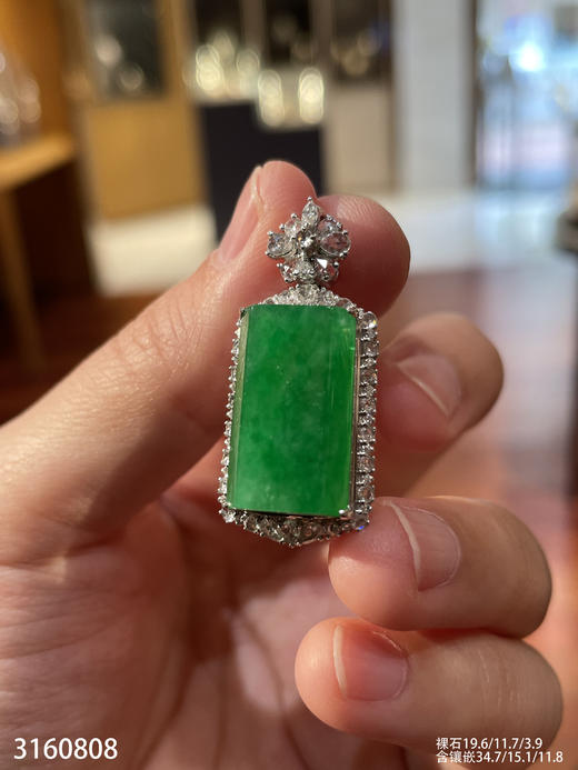3160808，冰艳绿无事牌吊坠。具体价格微信咨询 商品图0