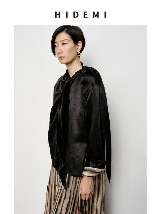 HIDEMI 艺术缎面光泽感褶皱荡漾领丝巾绑带套装 衬衫/半身裙 商品图2