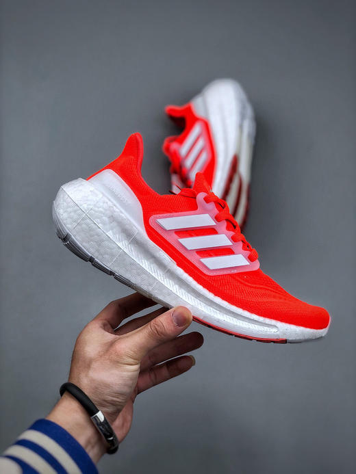 夏季特惠💰390 真标真爆 # Adidas ultra Boost 2023 Light"Black/White"23版轻弹系列低帮袜套式针织透气缓震休闲运动慢跑鞋 商品图3