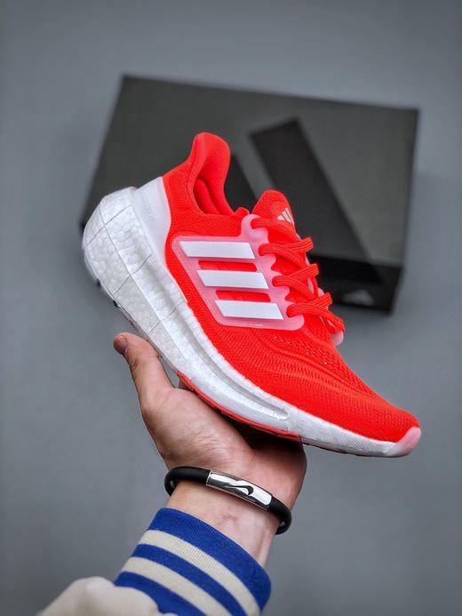 夏季特惠💰390 真标真爆 # Adidas ultra Boost 2023 Light"Black/White"23版轻弹系列低帮袜套式针织透气缓震休闲运动慢跑鞋 商品图0