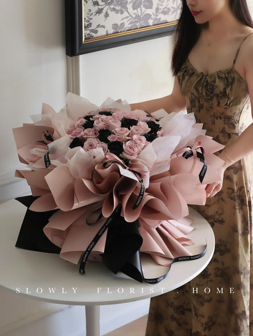 52朵BLACK PINK熊抱花束 商品图0