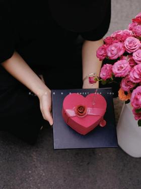 初见欢喜（巧克力喷霜奶油蛋糕，常温后会有裂纹））