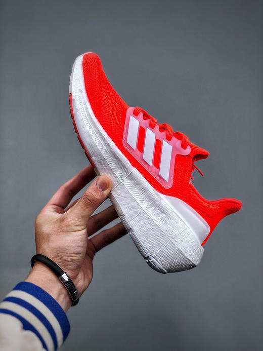 夏季特惠💰390 真标真爆 # Adidas ultra Boost 2023 Light"Black/White"23版轻弹系列低帮袜套式针织透气缓震休闲运动慢跑鞋 商品图1