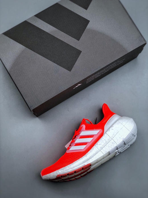 夏季特惠💰390 真标真爆 # Adidas ultra Boost 2023 Light"Black/White"23版轻弹系列低帮袜套式针织透气缓震休闲运动慢跑鞋 商品图2