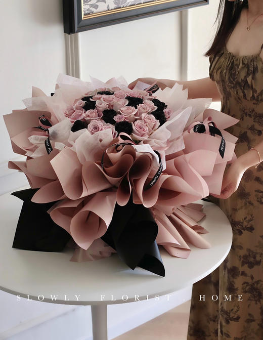 52朵BLACK PINK熊抱花束 商品图1