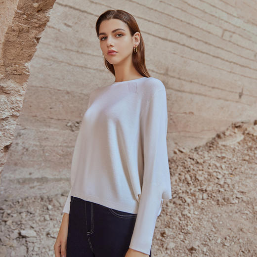 【纯羊毛蝙蝠衫】23年秋冬新品女士100%羊毛毛衣薄款时尚款式上衣 商品图1