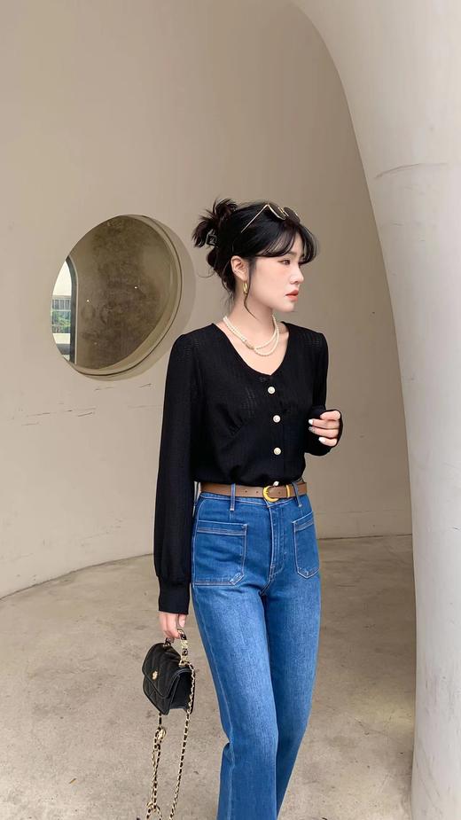 C6173      洋气高级设计感小众V领百搭长袖小衫（特价不退换） 商品图4