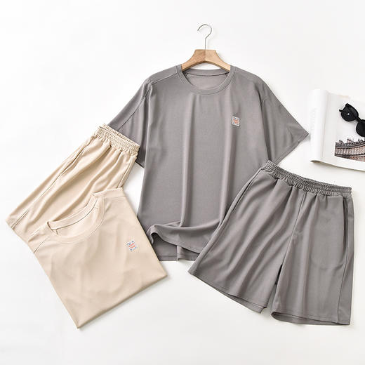 【时尚轻熟，个性彰显】夏日炎炎，轻盈舒适的男式短裤套装，潮流运动风，时尚洋溢都市风。任何场合都不会让你失望，快来选购吧！ 商品图2