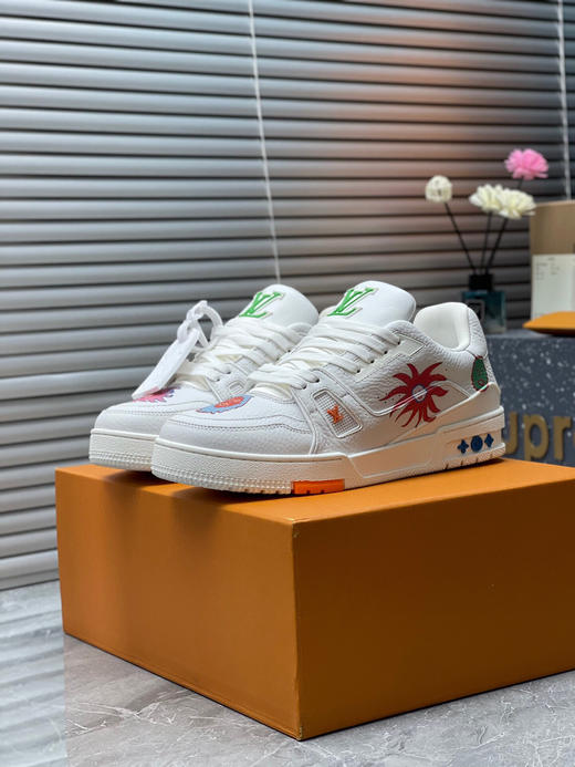 夏季特惠💰600 LV 公司级 # 驴牌 Trainer 打印走秀新款！空胶工艺；原版开发 上脚非常舒适 商品图0