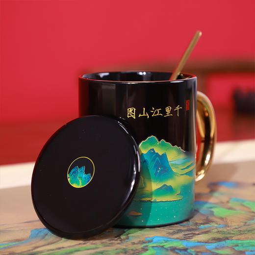 下单1周发货，千里江山图 感温变色杯 ，由中国景德镇御器研究院出品，由故宫特邀文物专家阳士琦出山监制的 商品图1