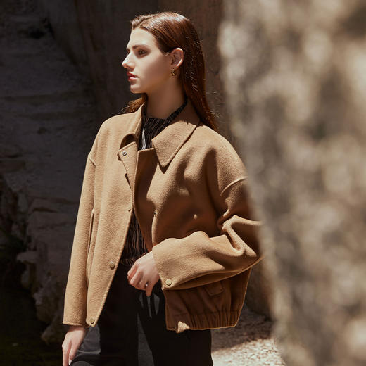 【羊毛羊绒短款外套】23年秋冬新品女士短款大衣时尚卡其挺括外套 商品图0