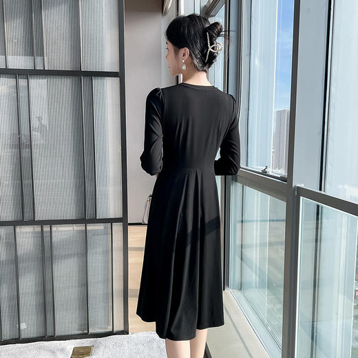 奢姿2024春秋季新款大码女装胸针装饰裙子胖妹妹气质V领连衣裙9933853106 商品图3