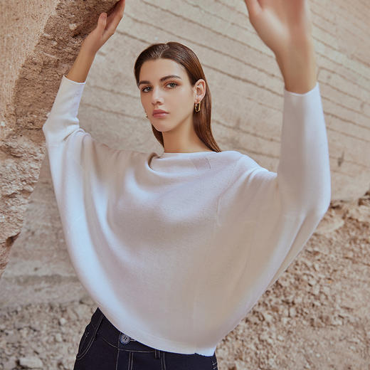 【纯羊毛蝙蝠衫】23年秋冬新品女士100%羊毛毛衣薄款时尚款式上衣 商品图0