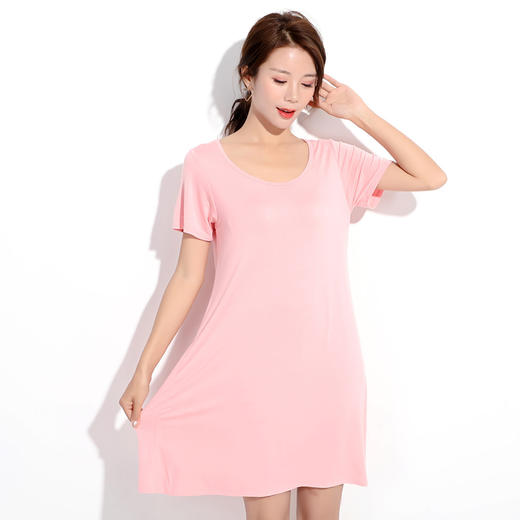 【短袖设计，舒适透气】春夏莫代尔带胸垫睡裙，免文胸一体化设计，让你摆脱束缚。宽松大码孕妇裙，贴心的设计，让你在家中自由舒适地活动。一体化设计，方便穿着和洗涤，让你更加省心。 商品图1