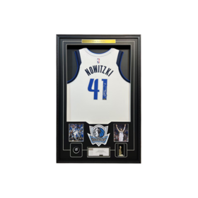 收藏系列 诺维斯基 小牛队41号白色 亲笔签名球衣