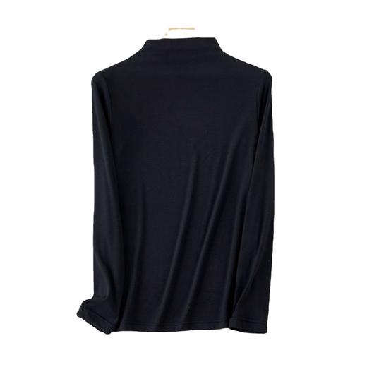 【螺纹质地，温暖而亲肤】春秋交替，针织保暖，轻盈亲肤。柔软的质感，仿佛穿上了大地的温暖。深色螺纹勾勒出优美的曲线，半高领长袖T恤恰到好处，展现女性的柔美和优雅。 商品图4