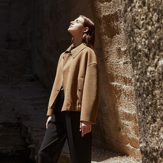 【羊毛羊绒短款外套】23年秋冬新品女士短款大衣时尚卡其挺括外套 商品图1