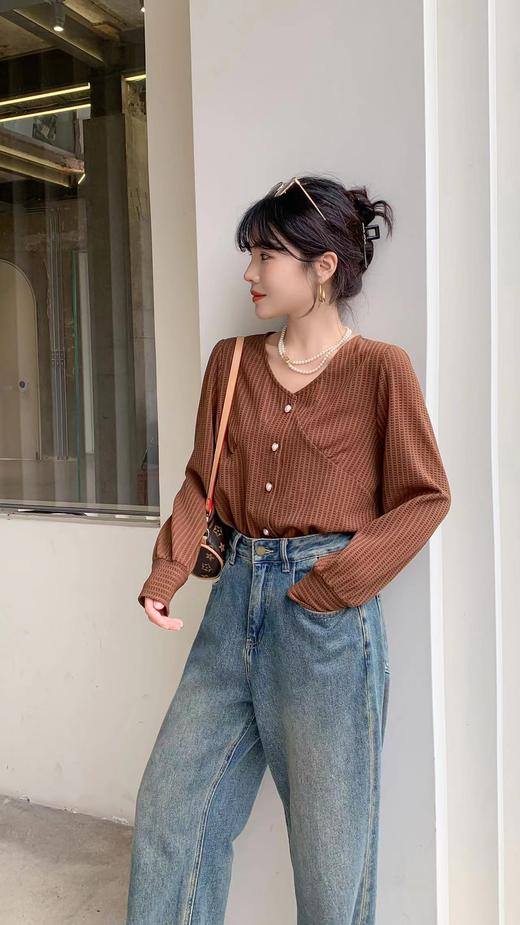 C6173      洋气高级设计感小众V领百搭长袖小衫（特价不退换） 商品图1