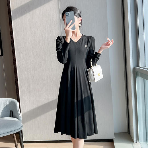 奢姿2024春秋季新款大码女装胸针装饰裙子胖妹妹气质V领连衣裙9933853106 商品图1