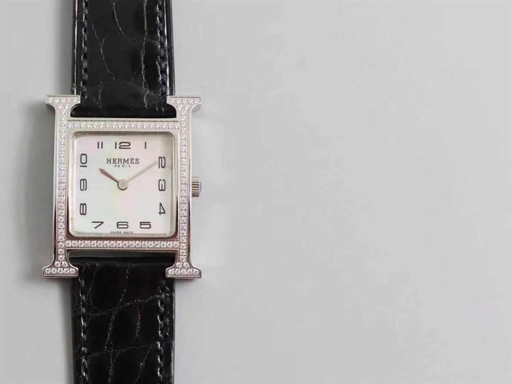 Z6厂爱马仕HeureH系列镶钻女士石英腕表评测