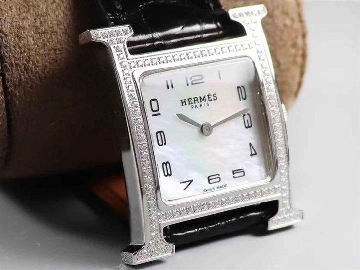 Z6厂爱马仕HeureH系列镶钻女士石英腕表评测