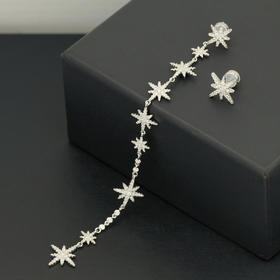 AE11523OX-1 apm MONACO 新款不对称流星耳钉女 气质时尚长款六芒星耳环设计感时尚银耳坠（宽高1*12.8cm）