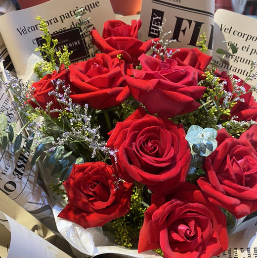 【美好爱情】11朵卡罗拉玫瑰时尚花束 商品图3