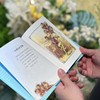 《花仙子·四季》100年珍藏版礼盒 | 内含中英双语珍藏版《花仙子 · 四季》、莫奈四季手帐套装、郁金香仿真花小夜灯等 商品缩略图9