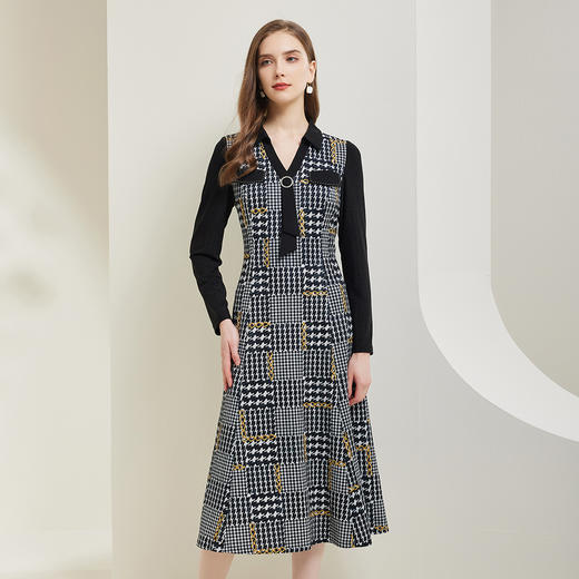 NG817斯尔丽瑟俪2023秋上新千鸟格印花翻领收腰时尚弹力针织连衣裙 商品图0