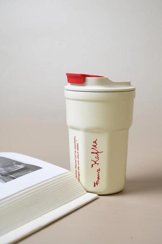 卡夫卡套组：深咖色签名刺绣托特包 + 卡夫卡“我会握紧你的手”便携式咖啡杯 商品图9