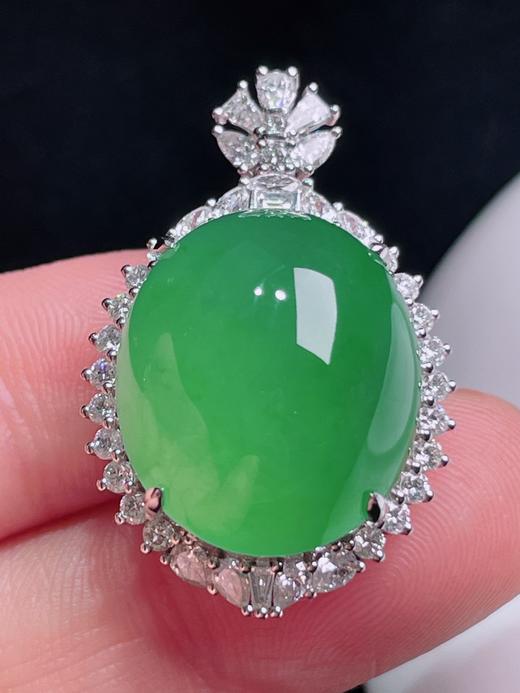 497147 冰阳绿蛋面戒指/吊坠两用款  细腻精美，高端大气，一款两用，实用性高 裸石尺寸：17.5/15/16.5mm（含金厚） 整体尺寸：23/18.6/16.5mm 超值价💰44000 商品图6
