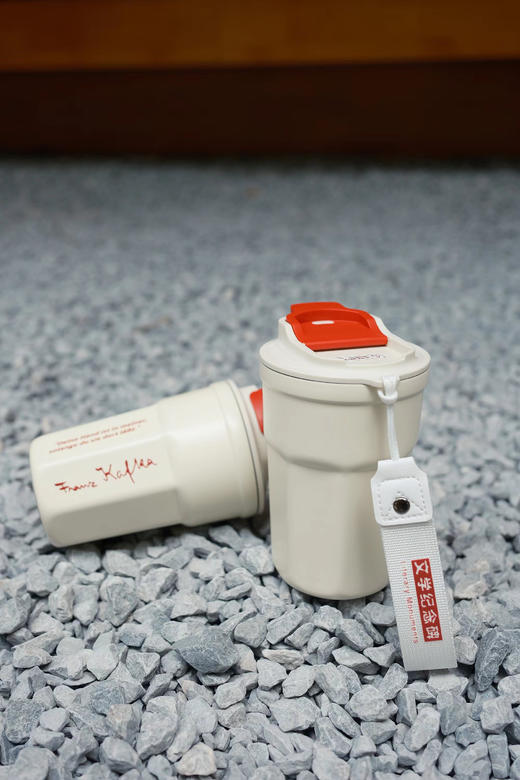 卡夫卡套组：深咖色签名刺绣托特包 + 卡夫卡“我会握紧你的手”便携式咖啡杯 商品图4