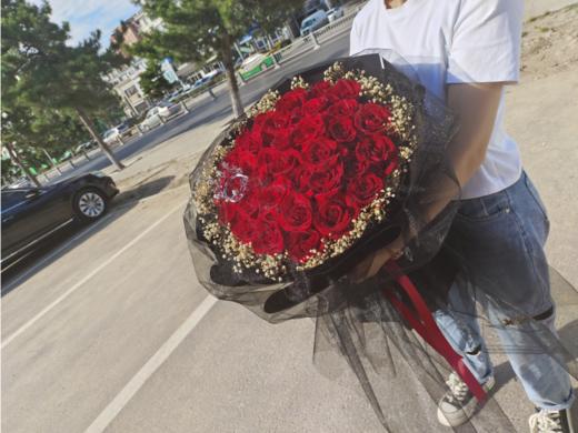 33支红玫瑰花束 商品图1