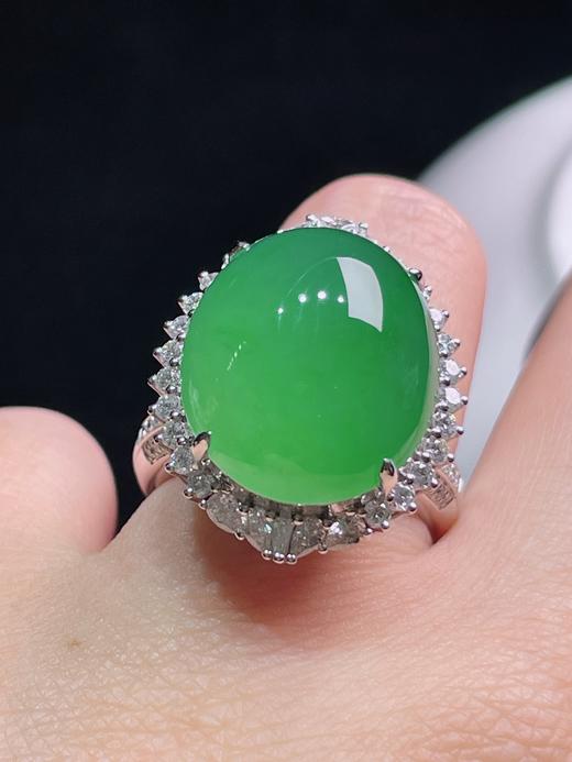497147 冰阳绿蛋面戒指/吊坠两用款  细腻精美，高端大气，一款两用，实用性高 裸石尺寸：17.5/15/16.5mm（含金厚） 整体尺寸：23/18.6/16.5mm 超值价💰44000 商品图3
