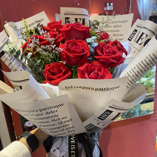 【美好爱情】11朵卡罗拉玫瑰时尚花束 商品图4