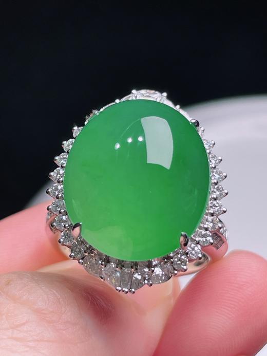 497147 冰阳绿蛋面戒指/吊坠两用款  细腻精美，高端大气，一款两用，实用性高 裸石尺寸：17.5/15/16.5mm（含金厚） 整体尺寸：23/18.6/16.5mm 超值价💰44000 商品图0